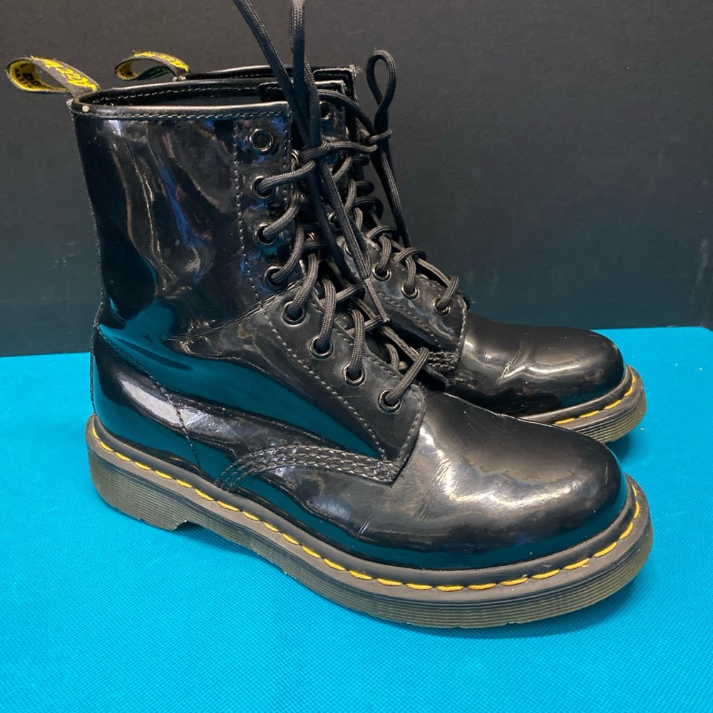 Dr. Martens Women's 1460W Eight-Eye Lace-Up Boot, Black US 7 1460 Patent Leather